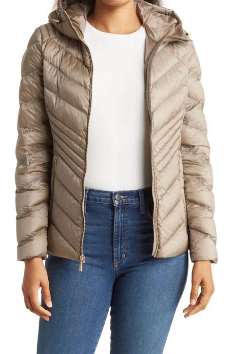 chevron packable puffer jacket.